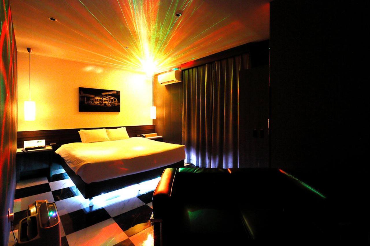 555 Motel Готемба Екстериор снимка