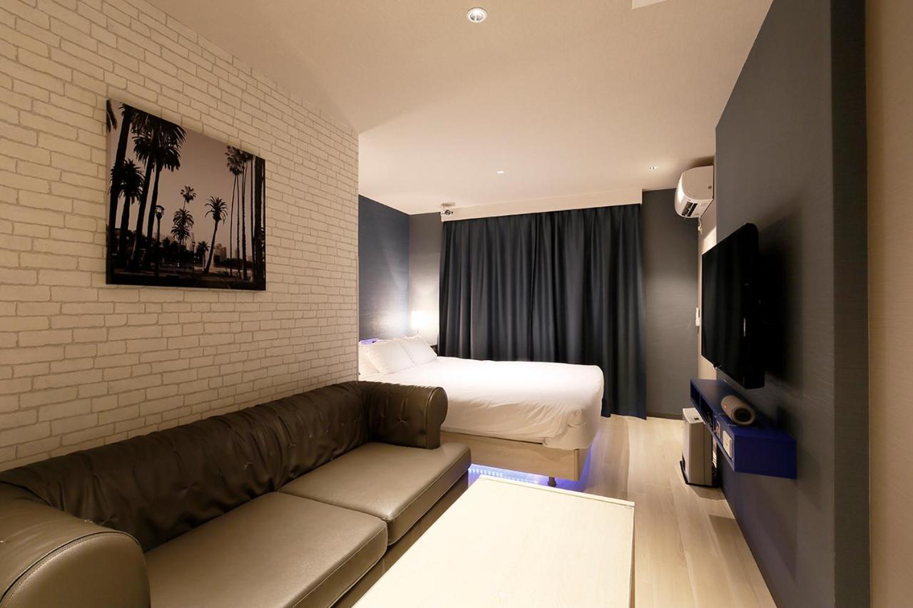 555 Motel Готемба Екстериор снимка